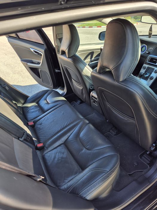 Volvo R-design V60-1.6 benzina-179 CP