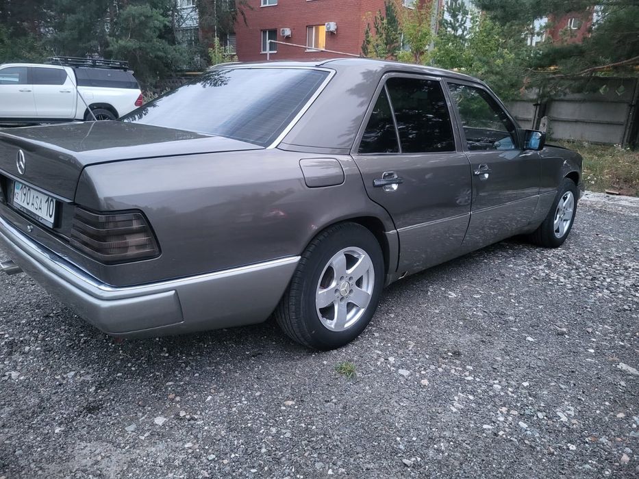 Продам Мерседес 124 Е230