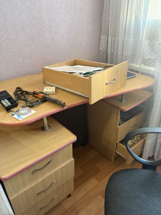 Срочно продам компютьерный стол