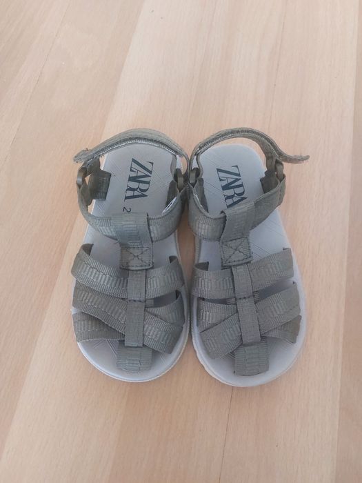 Детски сандали на Zara и Bobbi shoes, р-р 23 и 25. Като нови и нови.