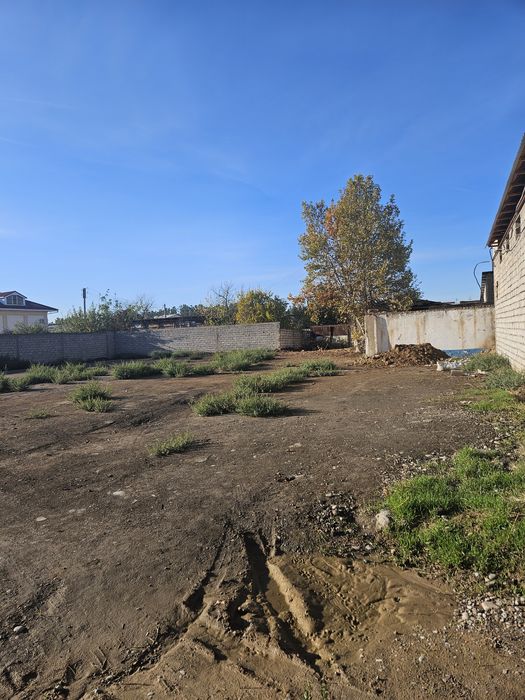 Дӯрмон марказида 12,6  сотих ер участкаси сотилади.