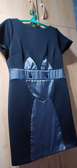 Платья,б/у,одеты один,два раза