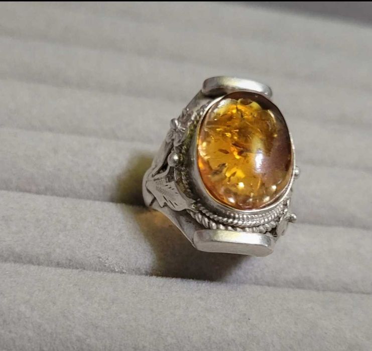 Inel vintage din argint cu chihlimbar natural