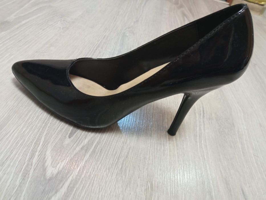 Продам  Женские туфли