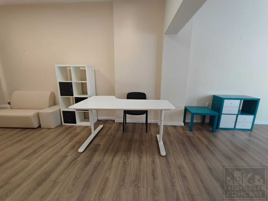 Дава се под наем Офис в Велико Търново, Център - 90 кв.м за 600 € - Снимка #3