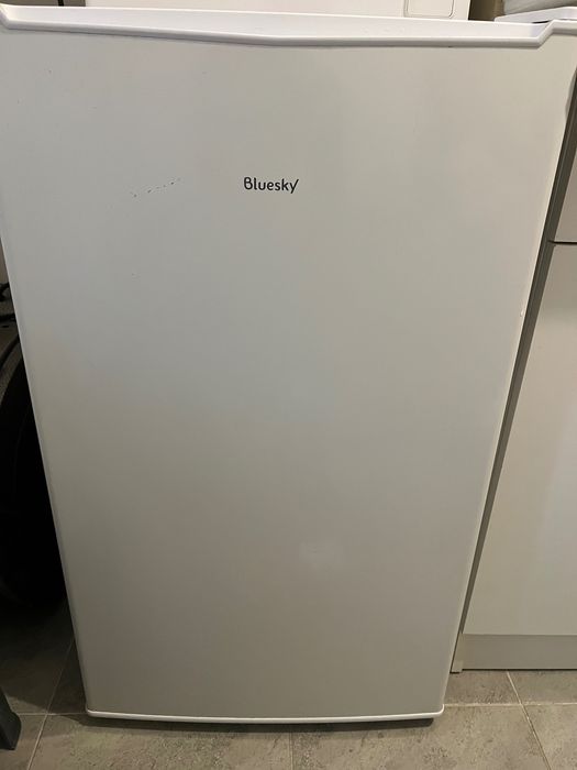 Frigider cu o usa de vinzare