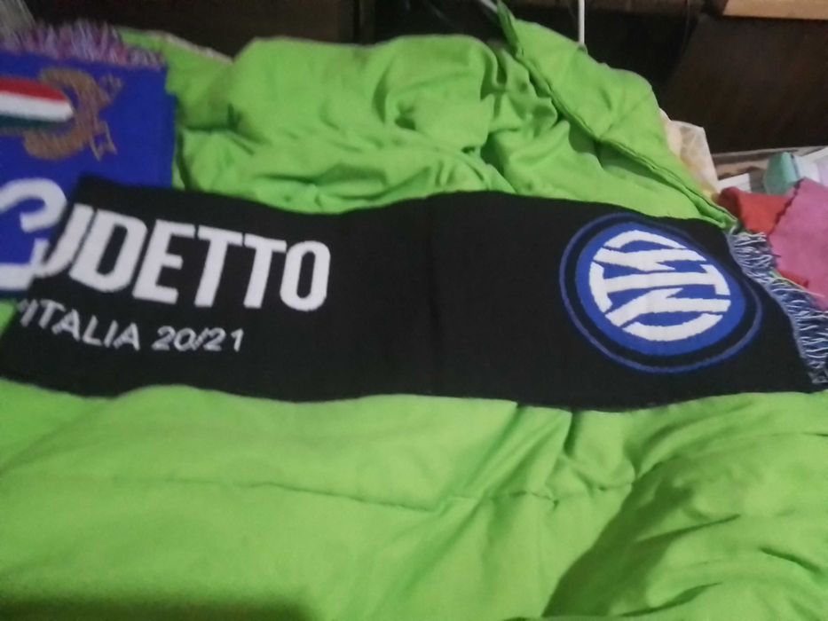 Продавам Футболни шалове!