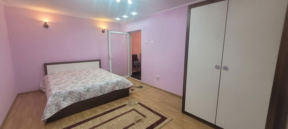 Garsoniera de vanzare in Onesti, zona de jos, parter.