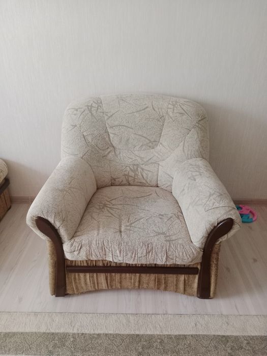 Угловой диван и кресло