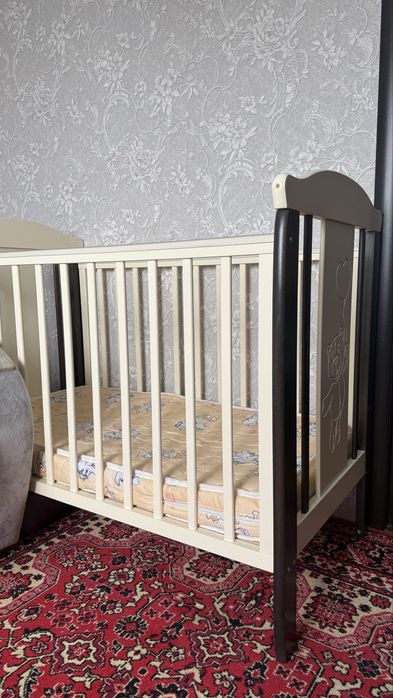 Кровать детская с маятником