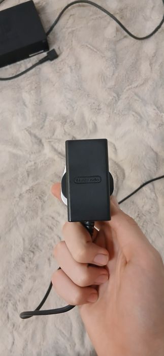 Nintendo Switch с 6 игри, протектор, гуменки за джойстик и кейс