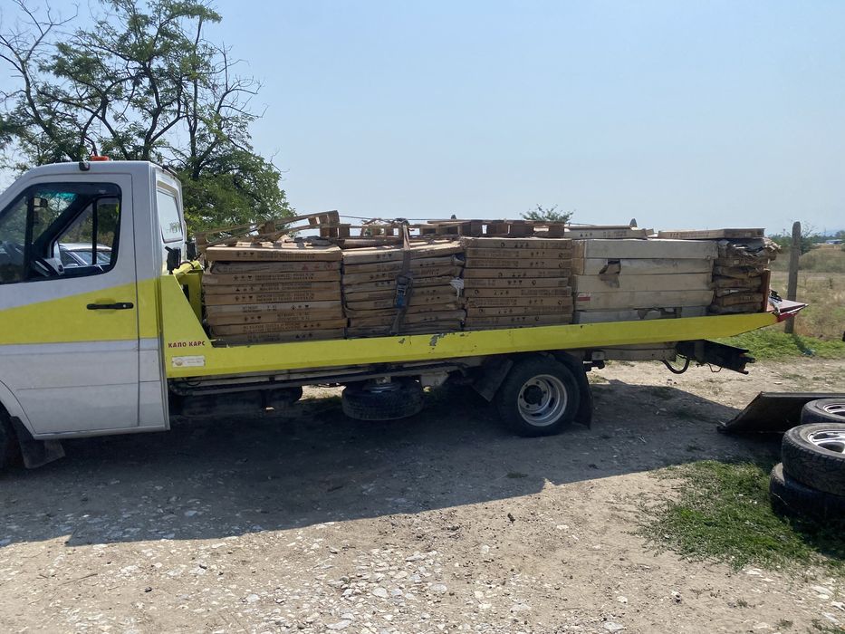 Чисто нови бюра в кашони