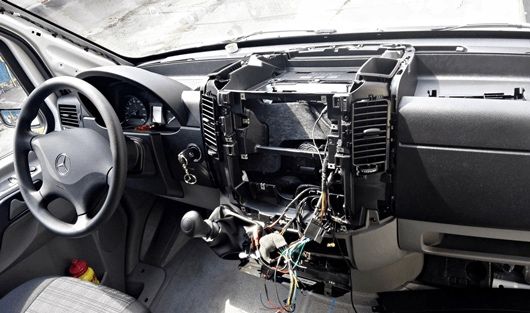 Servici instala Navigație multimedia alarma senzori de Parcare