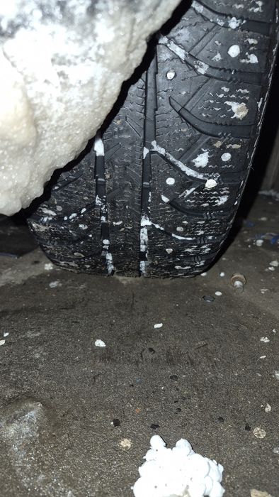 Продам резину состояние хорошее.