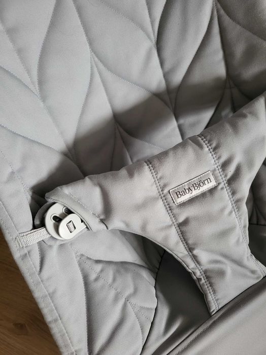 Balansoar pentru copii BabyBjorn Bliss, cu tesatura matlasata, Sand Grey