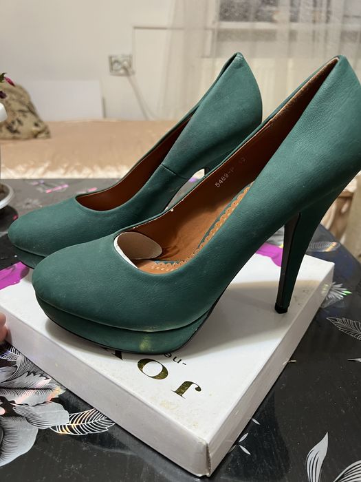 Нови дамски обувки на платформа