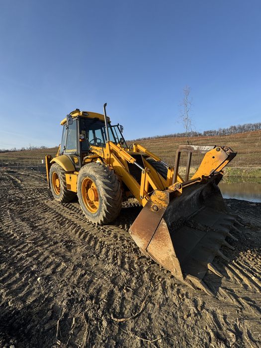 Buldoexcavator JCB 4 cx impecabil  6200 ore de functionare
