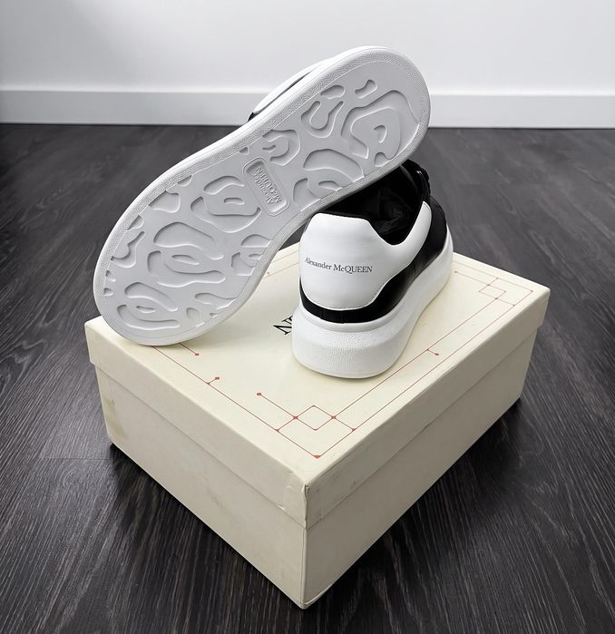 Adidasi Alexander McQueen Negru Alb - Full Box