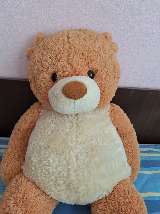 Голям плюшен мечок