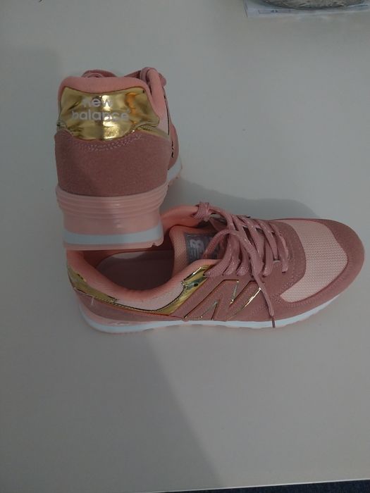 Se vinde, adidași noi nouți nepurtati