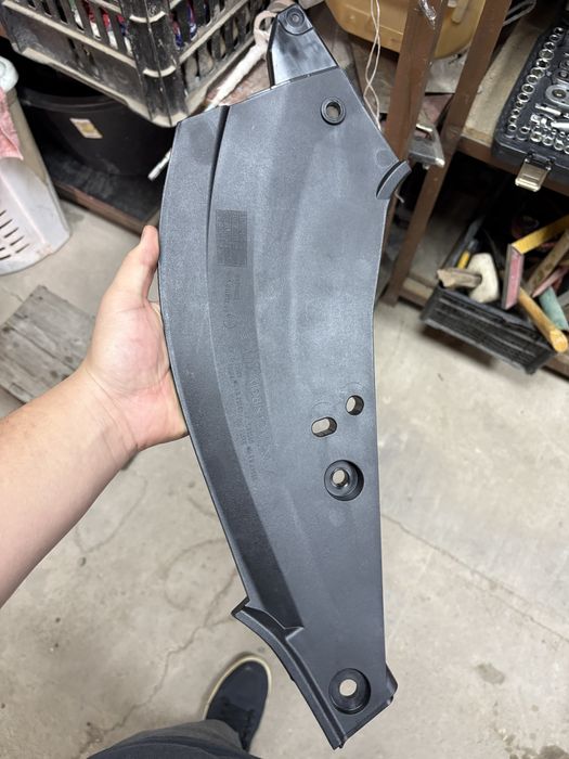 Левое крепление фары