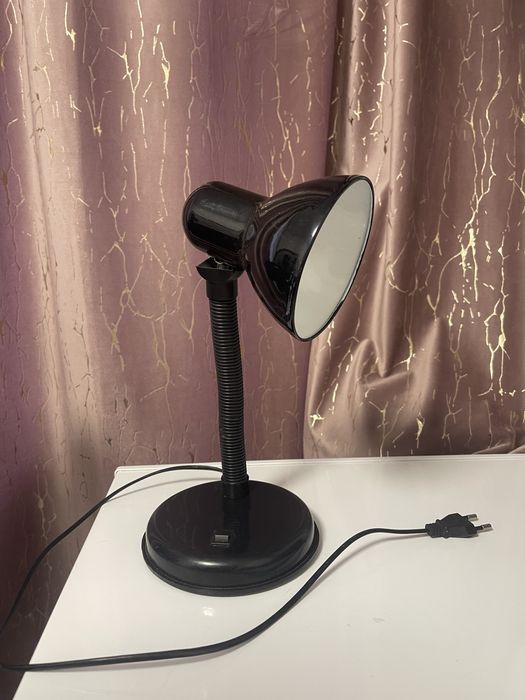 Настольный светильник