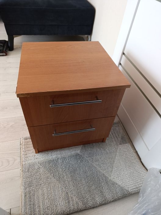 Отдам даром тумбочку