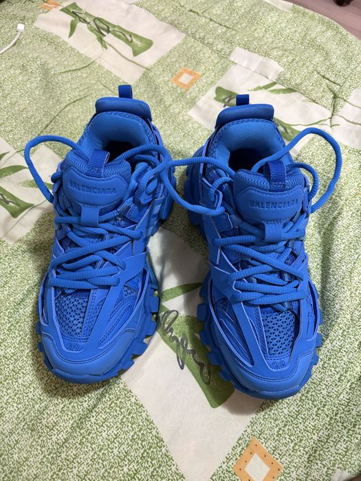 balenciaga track