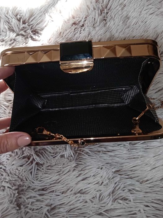 Gentuta eleganta petrecere