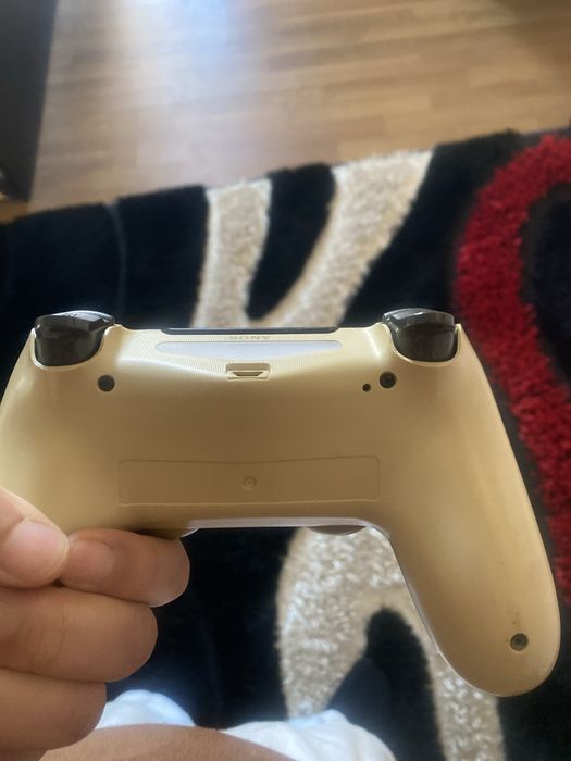 Джойстик за ps4.