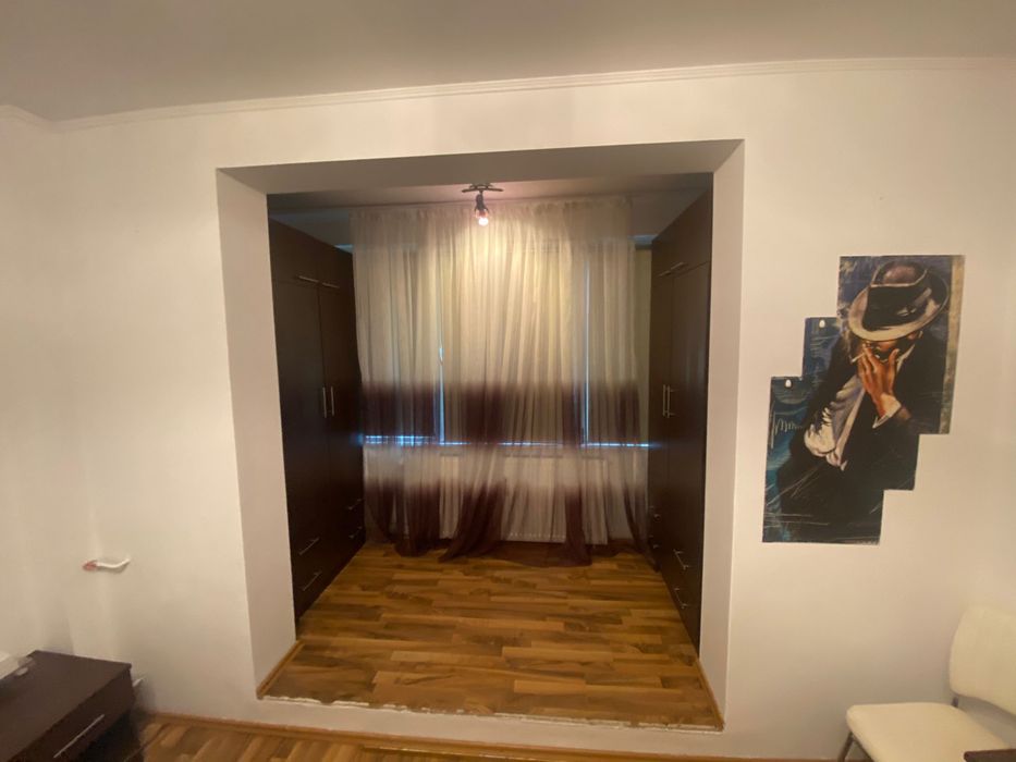 Apartament 4 camere zona 1 Decembrie -strada Fetesti