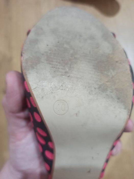 Продам босоножки