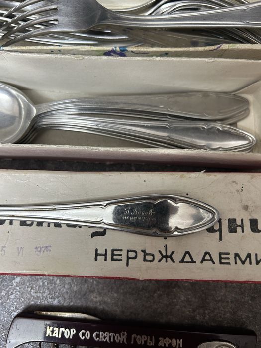 Стари лъжици и вилици в кутия 62-75г.