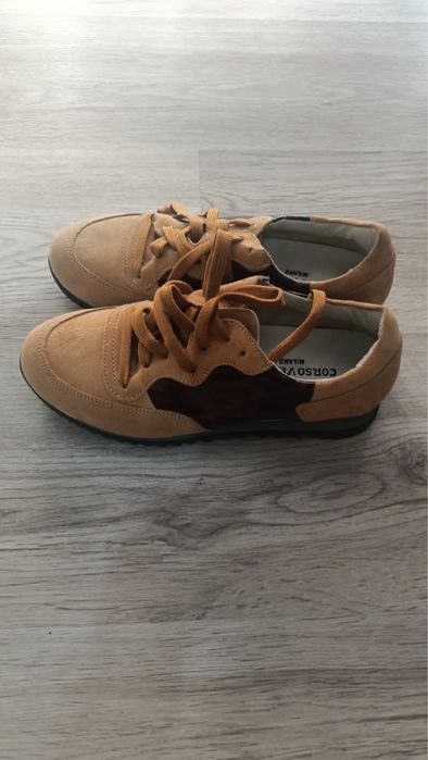 Vand pantofi piele intoarsa noi