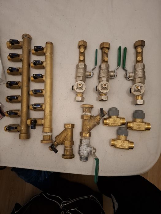 Vand piese instalatii sanitare