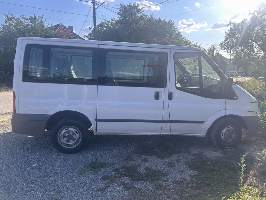Ford Transit 2.2 TDCi 9 locuri