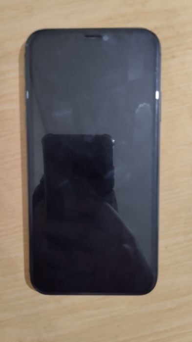 Iphone 11 emkost:72 orqasi singan.ekran almashgan  Face  ID ishlaydi