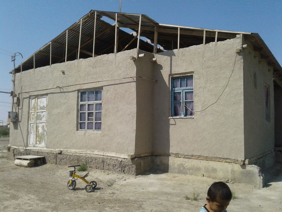 Газлида жойлашган ховли 2та бир қилинган