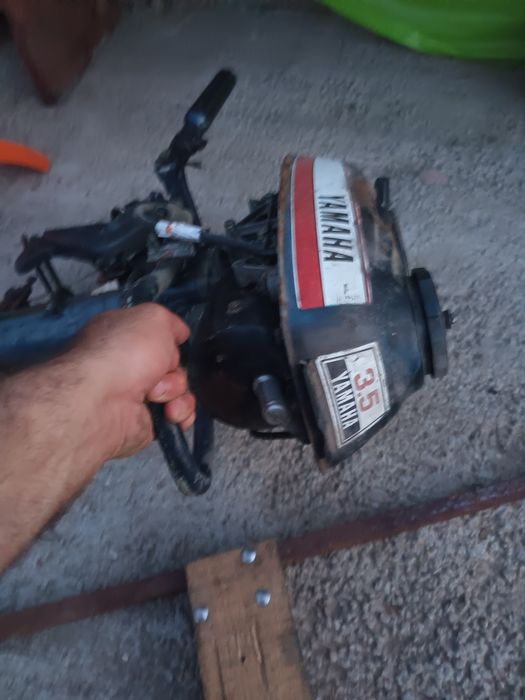 Vând motor barca Yamaha 2 timpi 4 cai