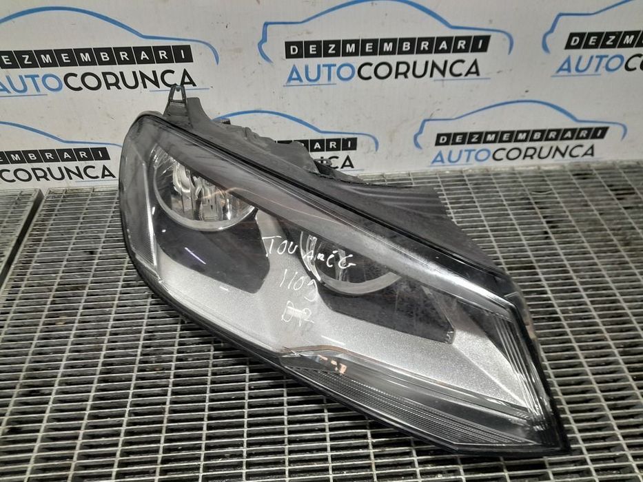 Far Dreapta Volkswagen Touareg 7P 2010 - 2014 SUV 4 Usi (1109) Fara xenon 7P2941006