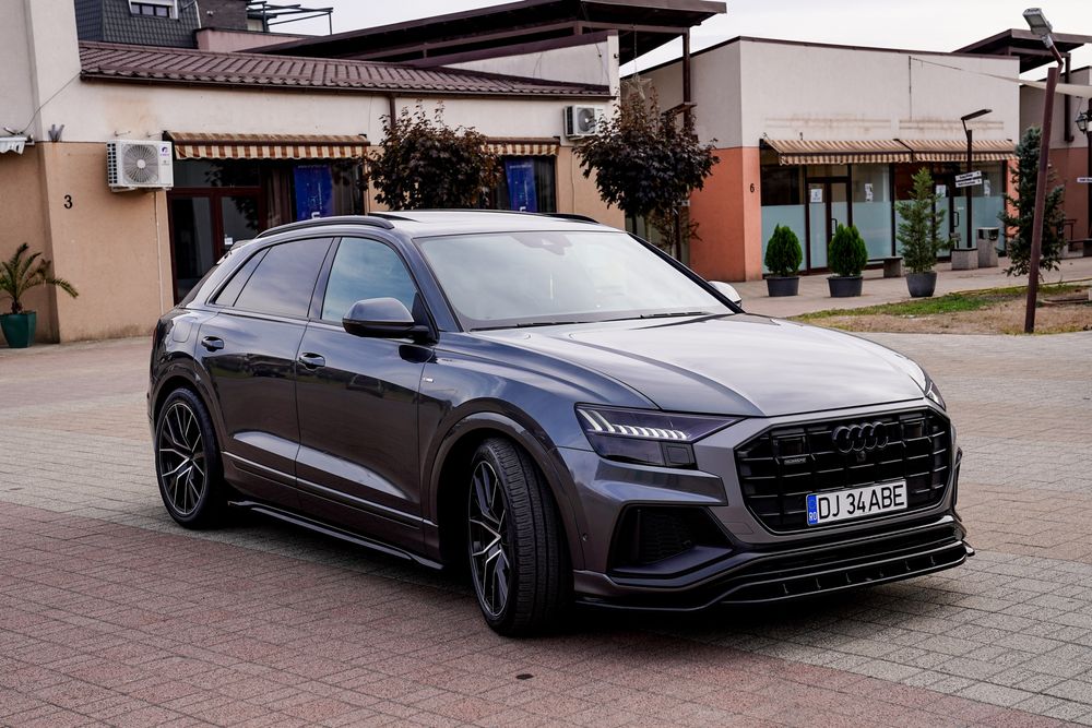 Vand Audi Q8 accept si Variante