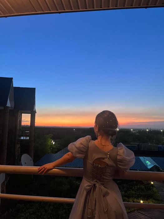 Продам вечернее платье. Надевалось один раз.