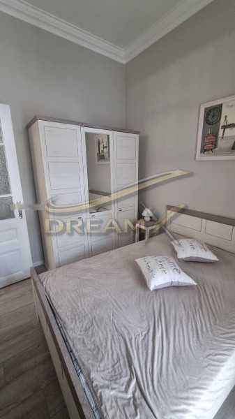 Дава се под наем Етаж от къща в Центъра! 71803587