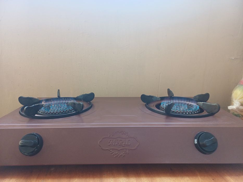 Продам газовую плиту