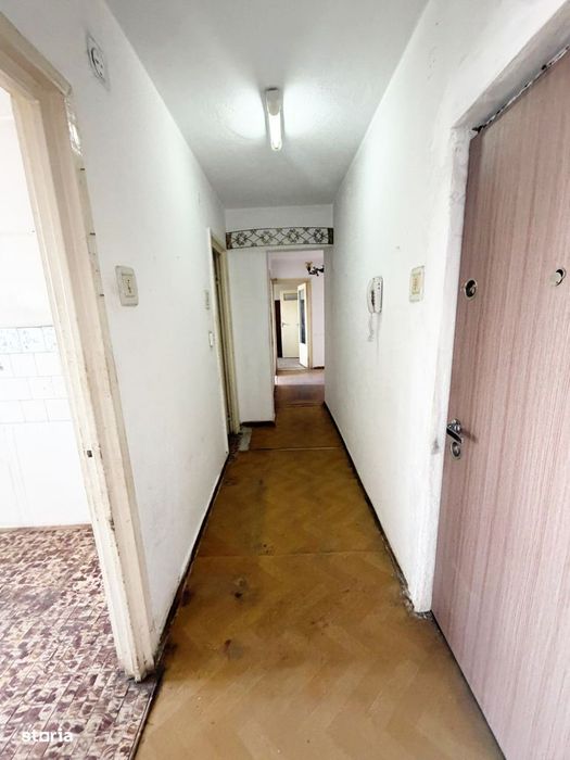 Apartament 3 camere decomandat, etaj intermediar - Vlaicu