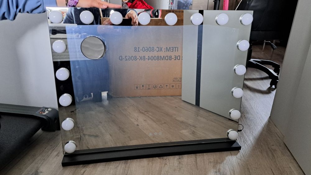 Oglinda machiaj cu led