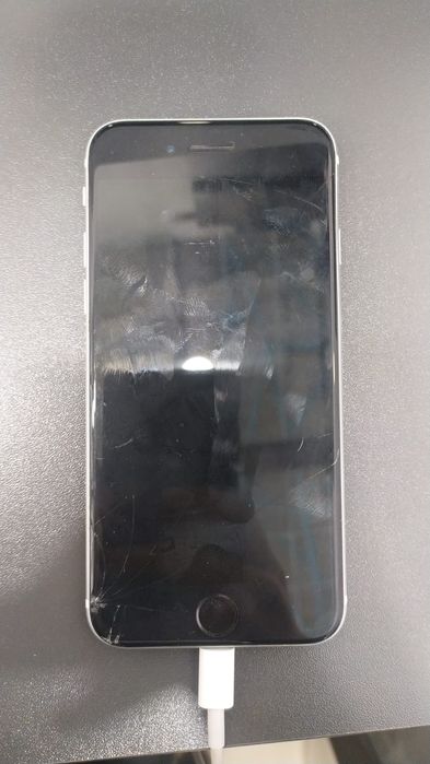 IPhone SE и VIVO Y22