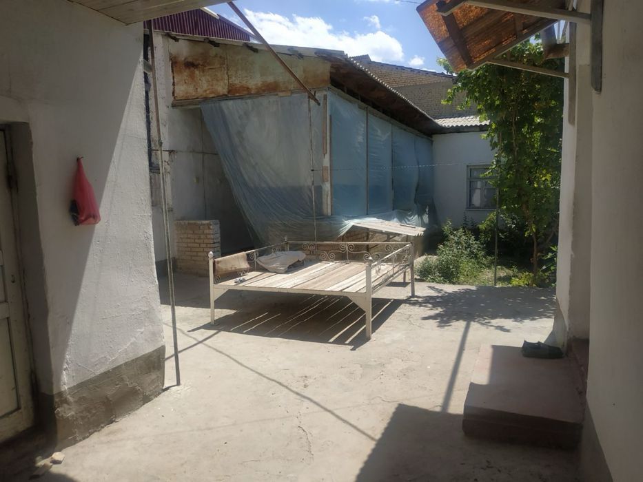 Уй сотилади (шахар марказидан)