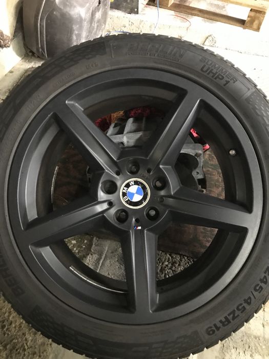 Гуми с джанти за бмв ……..