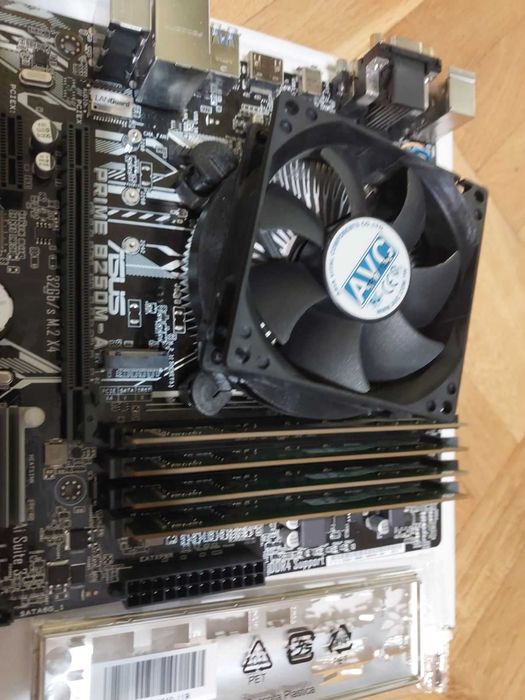 Intel i5 7500 + Asus Prime B250M-A + 16GB 2400Mhz Samsung